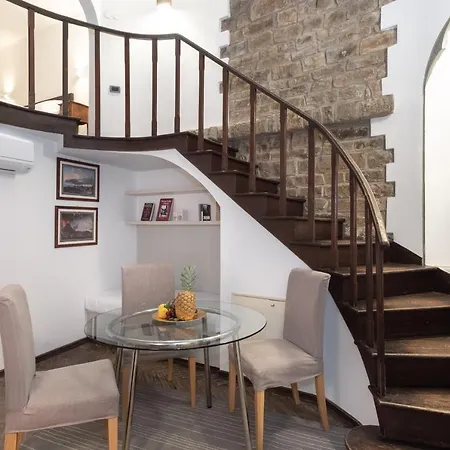 Apartment Two Towers-ramaglianti & Belfredelli