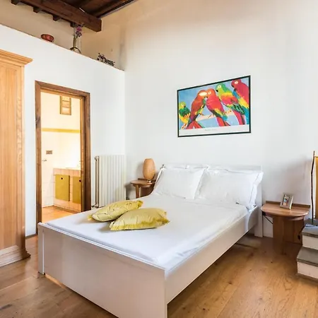 Refined Flat With Private Loggia In San Frediano