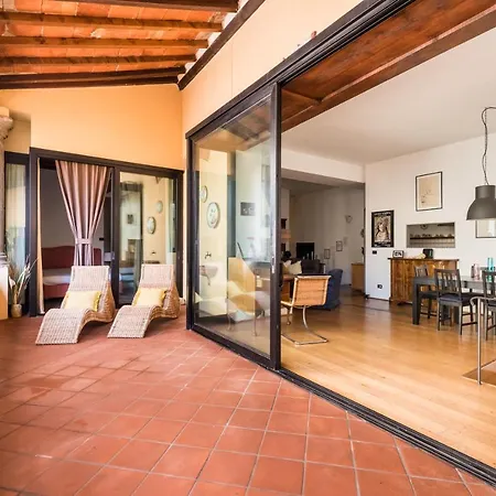 Refined Flat With Private Loggia In San Frediano *