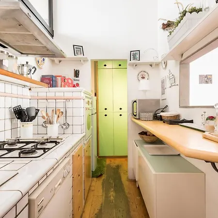 Refined Flat With Private Loggia In San Frediano