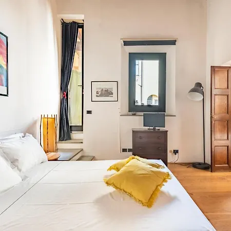 Refined Flat With Private Loggia In San Frediano *