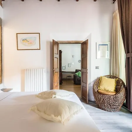 Refined Flat With Private Loggia In San Frediano Florenz