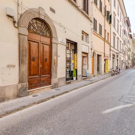 Piazza Santa Croce Design With Balcony Apartment