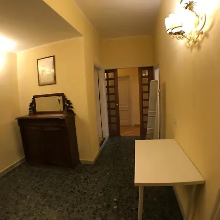 Ponte Vecchio 4 Bedrooms Apartment *
