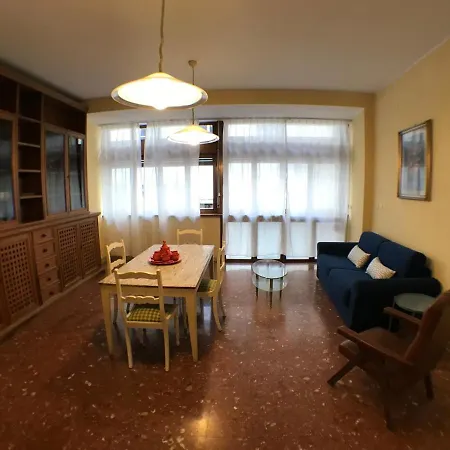 Ponte Vecchio 4 Bedrooms Apartment