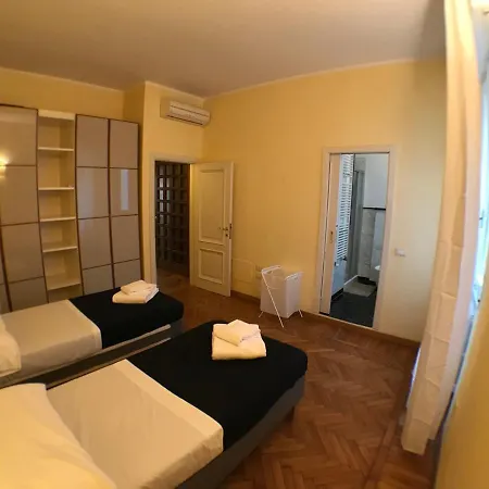 Ponte Vecchio 4 Bedrooms Apartment Florence