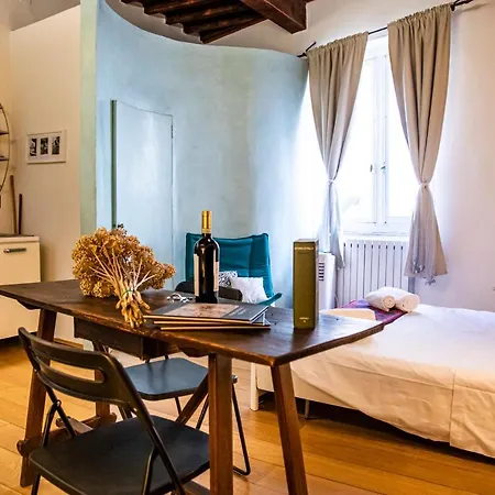 Appartement Studio In Tornabuoni Within A Renaissance Building *