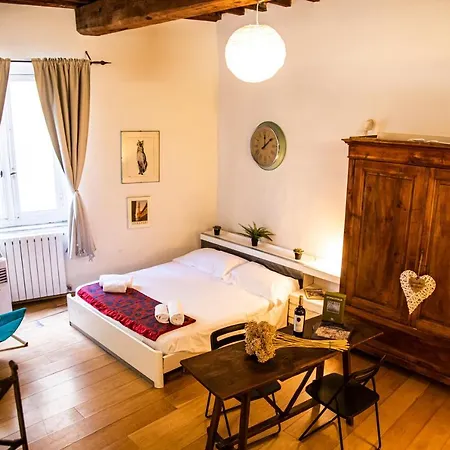 Studio In Tornabuoni Within A Renaissance Building * Florence