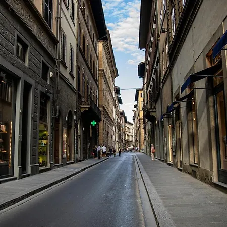 Studio In Tornabuoni Within A Renaissance Building Appartement