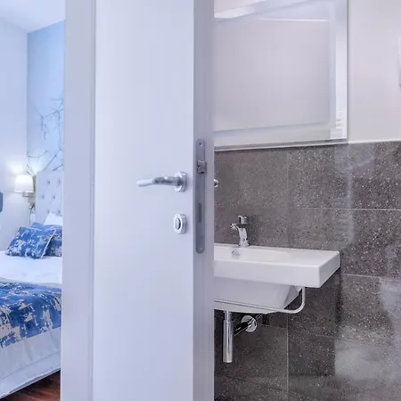 Hotel Cosmos 3*