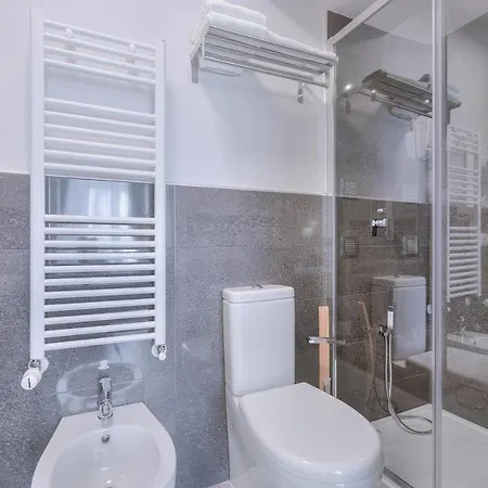 Cosmos Hotel 3*