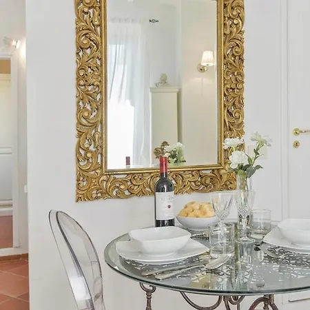 Ur-nest Window On Arno Apartment Florenz