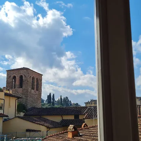 Jessy With Terrace At Ponte Vecchio Florenz