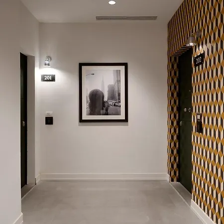 M7现代公寓-家外之家酒店 4*