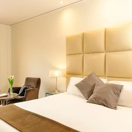Cosmopolitan 4*