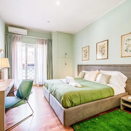 Guesthost - Elegant Ponte Vecchio Apartment Florence