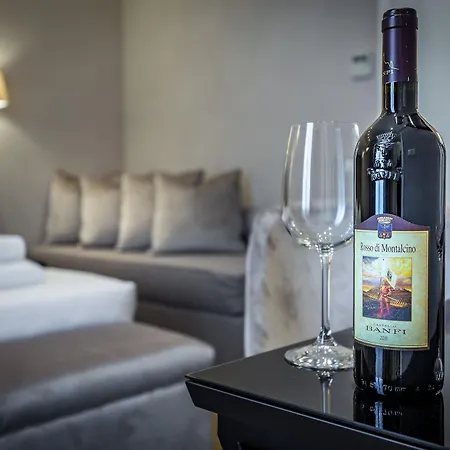 Emma Small Luxury Hotel 2*