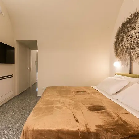 - Dragomanni Loft With Patio Apartamento *