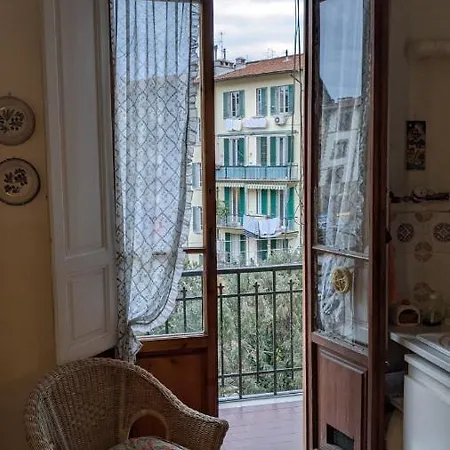 Vendégház Double Bedroom In Beautiful 30's Style Firenze