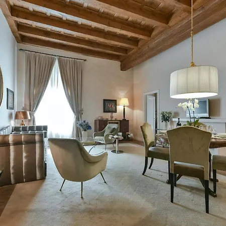 Boccaccio Elegant In Oltrarno Florenz