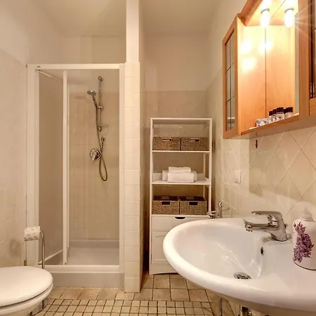 아파트 Liberta Charming Flat At The Center Gates *