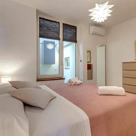 아파트 Liberta Charming Flat At The Center Gates