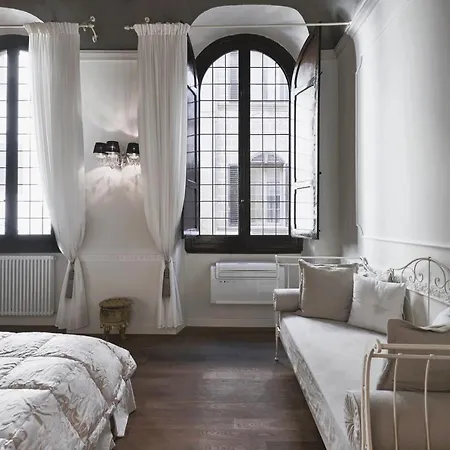 Luxury Rucellai *