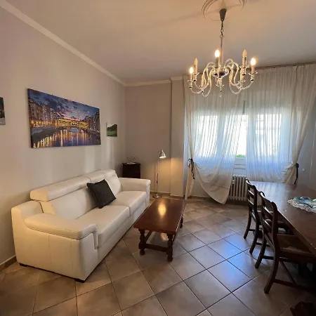 La Finestra Sul Giardino Apartment *
