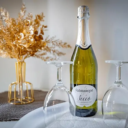 Maison Bianca Alojamento de Acomodação e Pequeno-almoço 2*