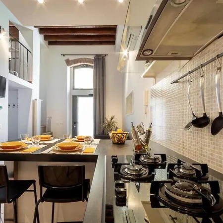 La Casa Di Remo Ground-floor With A Patio Apartment *