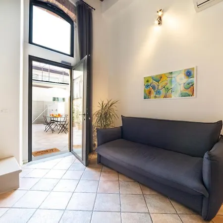 La Casa Di Remo Ground-floor With A Patio Apartment