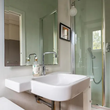 Boutique With Private And Garden Oasis *