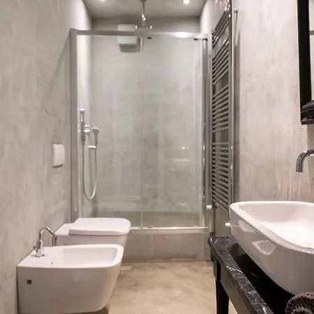 Boutique With Private And Garden Oasis