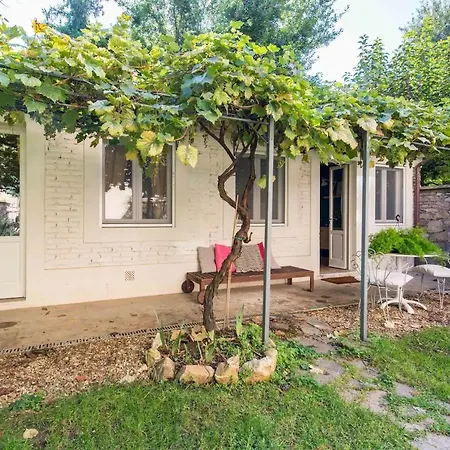 Boutique With Private And Garden Oasis Appartamento *