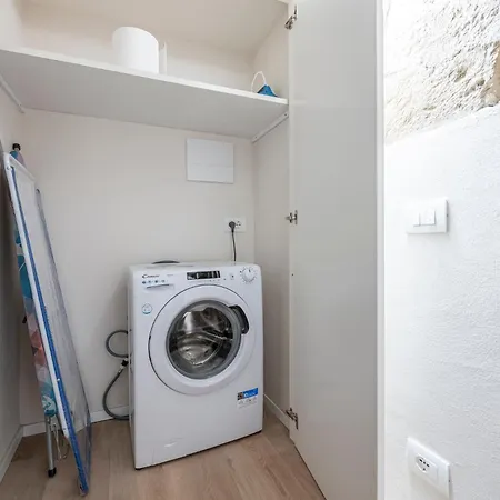 Two Towers-ramaglianti & Belfredelli Apartment