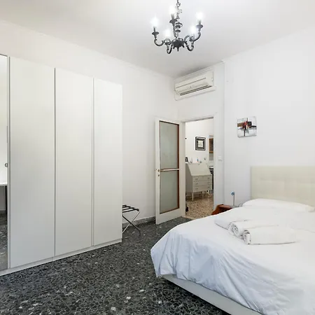 Comfortable 10 Minutes From Center 아파트 *