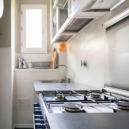 Boutique With Private And Garden Oasis Appartamento