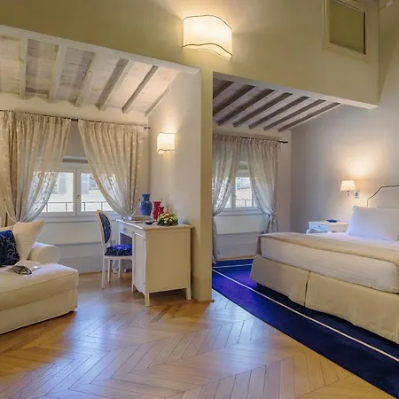 Bed & Breakfast Palazzo Della Stufa Residenza D'epoca 3*