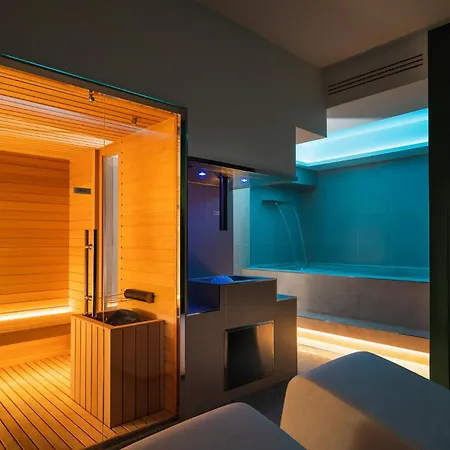 Iq Hotel