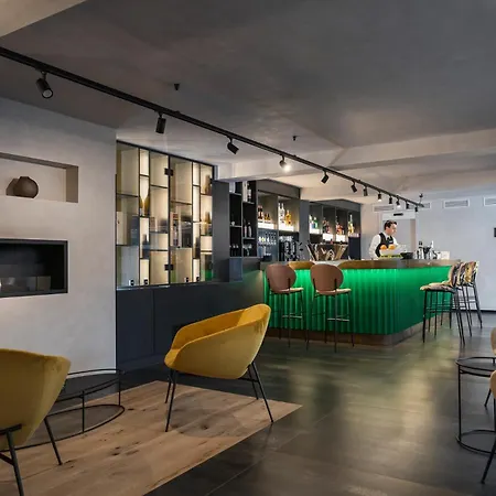 Iq Hotel