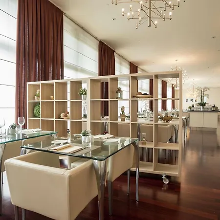 Hilton Metropole Hotel 4*