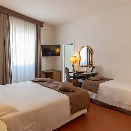 Machiavelli Palace מלון 3*