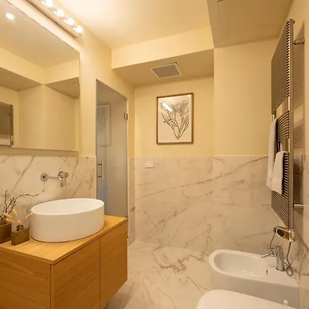 - Grant Palagio 1 Bedroom In Duomo Apartment