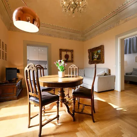 Santa Maria Novella Deluxe Apartment *