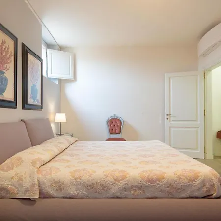 Stunning & Luxurious 1br 1 Min Walk By Duomo Апартаменты Флоренция