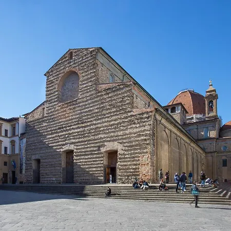 2 Bedroom With Terrace Apartment Florenz