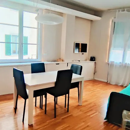 Toc Toc - Modern In Apartment Florenz