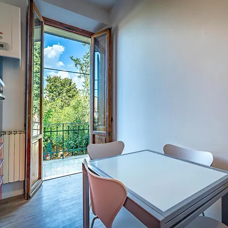 Yd Aleardi Luminous And Comfy Apartment