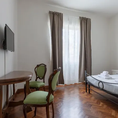 Family Large In Apartment Florenz