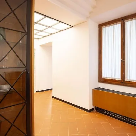Benci In Apartment *